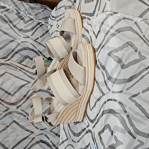TOMS wedges  sz 7 grey beige NEW